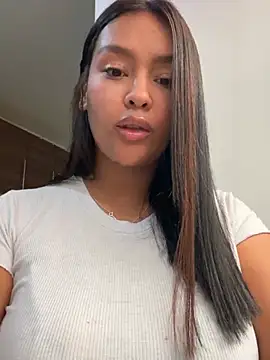 Snapshot of _NINA chatting on 02/07/26, 10:35 NINA online show from 02/07/26, 10:35