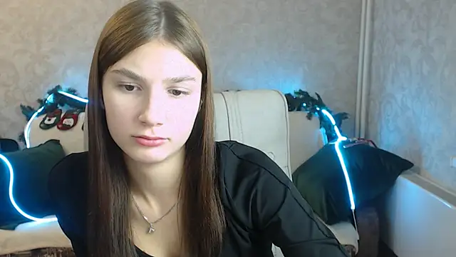 Snapshot of AnaHoney chatting on 12/10/24, 10:38 AnaHoney online show from 12/10/24, 10:38