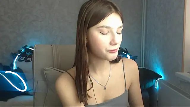 Snapshot of AnaHoney chatting on 12/27/24, 04:47 AnaHoney online show from 12/27/24, 04:47