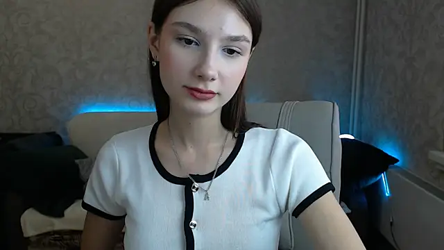 Snapshot of AnaHoney chatting on 02/15/25, 05:30 AnaHoney online show from 02/15/25, 05:30