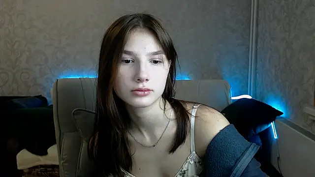 Snapshot of AnaHoney chatting on 02/18/25, 01:10 AnaHoney online show from 02/18/25, 01:10