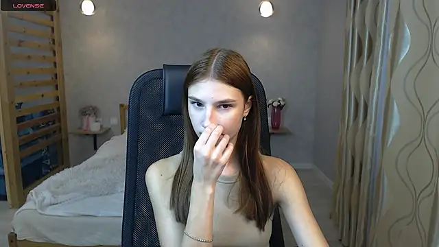 Snapshot of AnaHoney chatting on 10/02/25, 02:40 AnaHoney online show from 10/02/25, 02:40