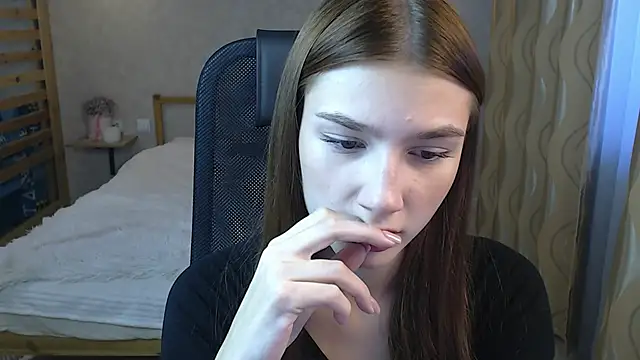 Snapshot of AnaHoney chatting on 10/14/25, 07:09 AnaHoney online show from 10/14/25, 07:09