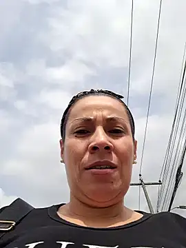 Snapshot of Zaralu_ chatting on 12/16/24, 07:43 Zaralu online show from 12/16/24, 07:43