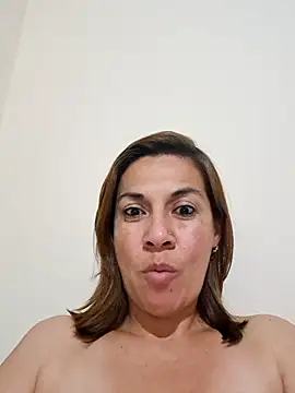 Snapshot of Zaralu_ chatting on 12/18/24, 03:47 Zaralu online show from 12/18/24, 03:47