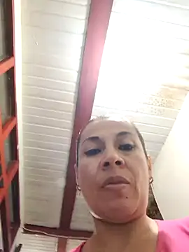 Snapshot of Zaralu_ chatting on 12/24/24, 01:49 Zaralu online show from 12/24/24, 01:49