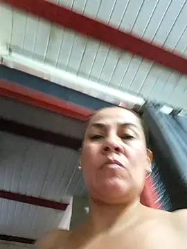 Snapshot of Zaralu_ chatting on 12/26/24, 10:20 Zaralu online show from 12/26/24, 10:20