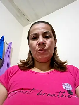 Snapshot of Zaralu_ chatting on 01/19/25, 12:06 Zaralu online show from 01/19/25, 12:06