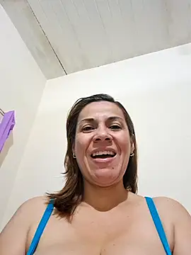 Snapshot of Zaralu_ chatting on 02/02/25, 12:09 Zaralu online show from 02/02/25, 12:09