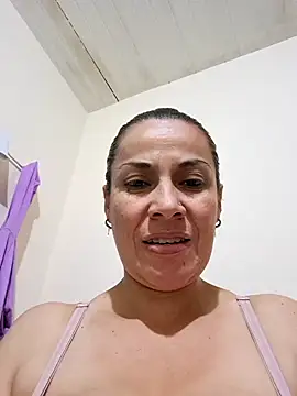 Snapshot of Zaralu_ chatting on 02/06/25, 03:27 Zaralu online show from 02/06/25, 03:27