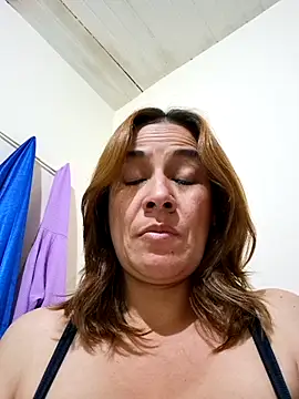 Snapshot of Zaralu_ chatting on 02/20/25, 02:07 Zaralu online show from 02/20/25, 02:07