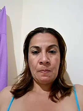 Snapshot of Zaralu_ chatting on 02/20/25, 11:32 Zaralu online show from 02/20/25, 11:32