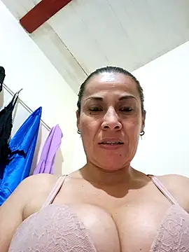 Snapshot of Zaralu_ chatting on 03/05/25, 03:08 Zaralu online show from 03/05/25, 03:08