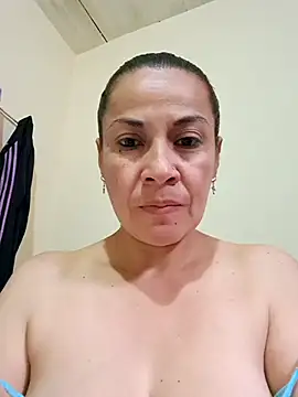 Snapshot of Zaralu_ chatting on 09/19/25, 07:25 Zaralu online show from 09/19/25, 07:25