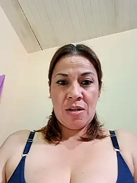 Snapshot of Zaralu_ chatting on 10/11/25, 07:23 Zaralu online show from 10/11/25, 07:23