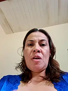 Snapshot of Zaralu_ chatting on 10/19/25, 06:52 Zaralu online show from 10/19/25, 06:52