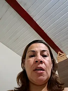 Snapshot of Zaralu_ chatting on 10/20/25, 05:13 Zaralu online show from 10/20/25, 05:13