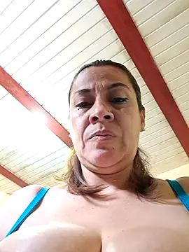 Snapshot of Zaralu_ chatting on 10/26/25, 04:46 Zaralu online show from 10/26/25, 04:46