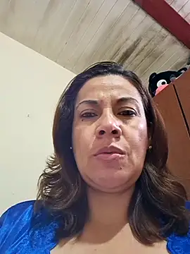 Snapshot of Zaralu_ chatting on 10/29/25, 01:13 Zaralu online show from 10/29/25, 01:13