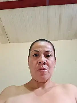 Snapshot of Zaralu_ chatting on 11/02/25, 01:24 Zaralu online show from 11/02/25, 01:24