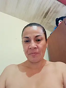 Snapshot of Zaralu_ chatting on 11/08/25, 12:49 Zaralu online show from 11/08/25, 12:49