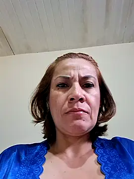 Snapshot of Zaralu_ chatting on 11/19/25, 12:38 Zaralu online show from 11/19/25, 12:38