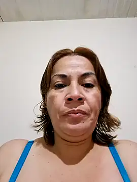 Snapshot of Zaralu_ chatting on 11/22/25, 12:26 Zaralu online show from 11/22/25, 12:26