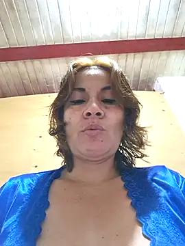 Snapshot of Zaralu_ chatting on 11/24/25, 12:49 Zaralu online show from 11/24/25, 12:49