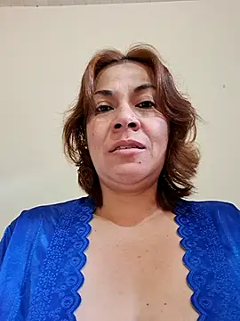 Snapshot of Zaralu_ chatting on 11/30/25, 01:15 Zaralu online show from 11/30/25, 01:15