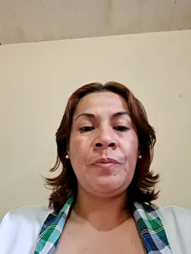 Snapshot of Zaralu_ chatting on 12/16/25, 01:49 Zaralu online show from 12/16/25, 01:49