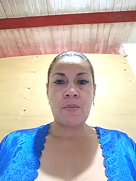 Snapshot of Zaralu_ chatting on 12/17/25, 01:50 Zaralu online show from 12/17/25, 01:50