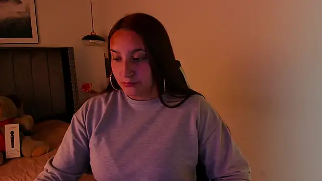 Snapshot of Alaia_Cute chatting on 12/24/24, 02:21 Alaia Cute online show from 12/24/24, 02:21