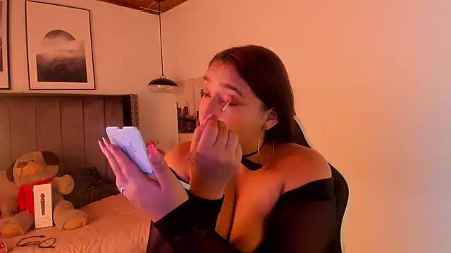 Snapshot of Alaia_Cute chatting on 12/31/24, 03:01 Alaia Cute online show from 12/31/24, 03:01