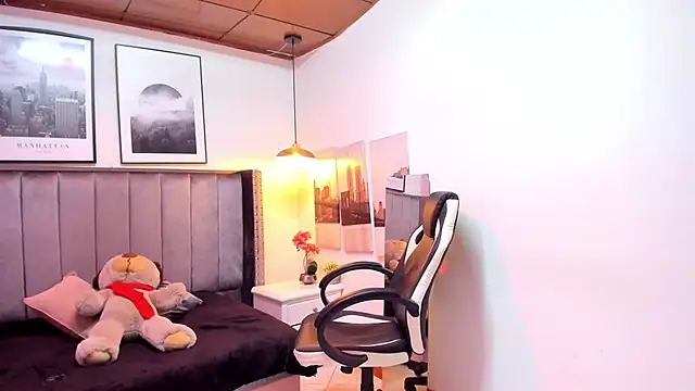 Snapshot of Alaia_Cute chatting on 01/17/25, 06:33 Alaia Cute online show from 01/17/25, 06:33