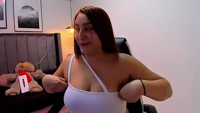 Snapshot of Alaia_Cute chatting on 01/20/25, 03:15 Alaia Cute online show from 01/20/25, 03:15