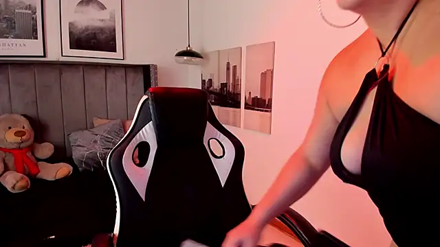 Snapshot of Alaia_Cute chatting on 02/04/25, 12:29 Alaia Cute online show from 02/04/25, 12:29