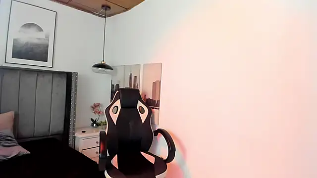 Snapshot of Alaia_Cute chatting on 02/14/25, 01:23 Alaia Cute online show from 02/14/25, 01:23