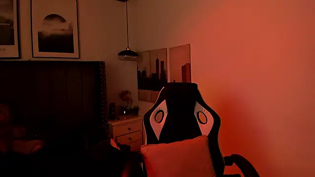 Snapshot of Alaia_Cute chatting on 03/06/25, 02:19 Alaia Cute online show from 03/06/25, 02:19