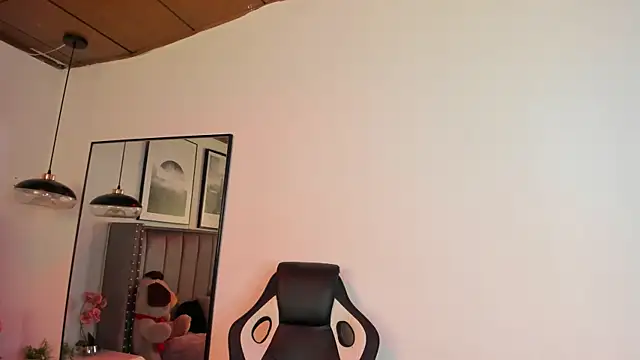 Snapshot of Alaia_Cute chatting on 09/10/25, 03:17 Alaia Cute online show from 09/10/25, 03:17