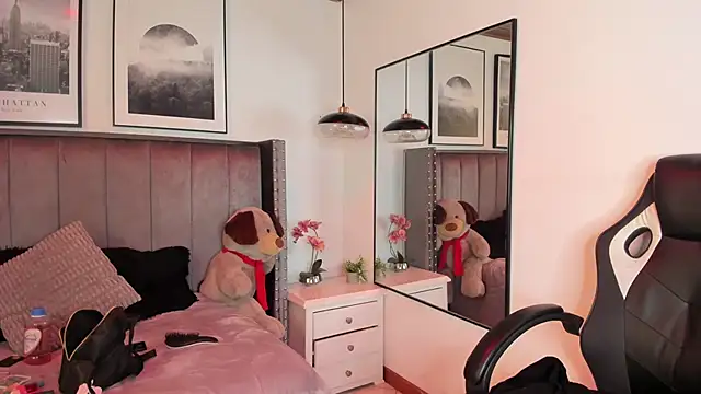 Snapshot of Alaia_Cute chatting on 09/13/25, 03:39 Alaia Cute online show from 09/13/25, 03:39