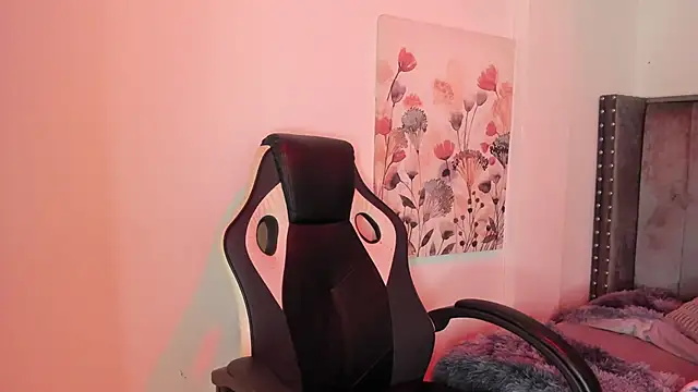 Snapshot of Alaia_Cute chatting on 12/05/25, 03:04 Alaia Cute online show from 12/05/25, 03:04