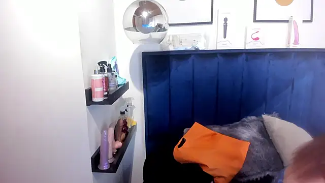 Alaia Cute online show from 04/10/26, 03:12