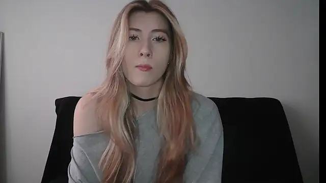 ErikaShyy online show from 10/29/25, 10:50