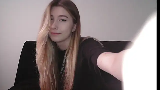 ErikaShyy online show from 12/22/25, 10:34