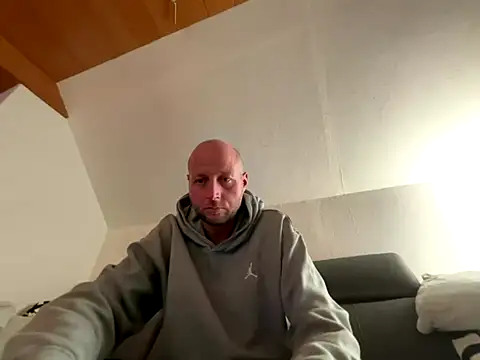 Snapshot of nikeaddicted2 chatting on 11/22/25, 05:34 nikeaddicted2 online show from 11/22/25, 05:34