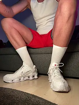 Snapshot of nikeaddicted2 chatting on 12/20/25, 08:54 nikeaddicted2 online show from 12/20/25, 08:54