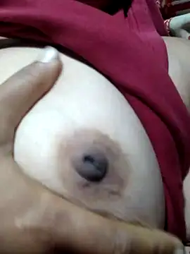 Snapshot of Natasha-In69 chatting on 02/05/25, 11:28 Natasha-In69 online show from 02/05/25, 11:28