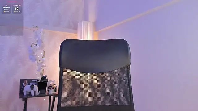 Snapshot of CyntiaAdams chatting on 02/05/25, 06:59 CyntiaAdams online show from 02/05/25, 06:59