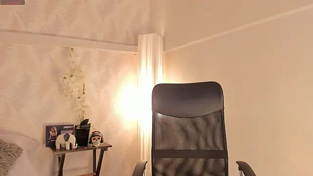 Snapshot of CyntiaAdams chatting on 02/12/25, 06:09 CyntiaAdams online show from 02/12/25, 06:09