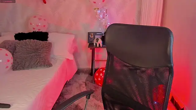 Snapshot of CyntiaAdams chatting on 02/14/25, 05:03 CyntiaAdams online show from 02/14/25, 05:03